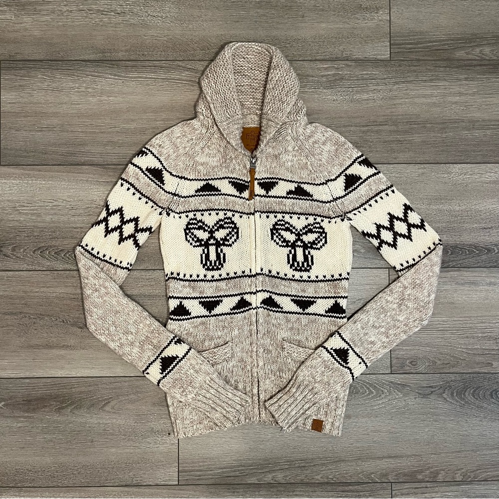 Aritzia TNA 100% lambswool sweater